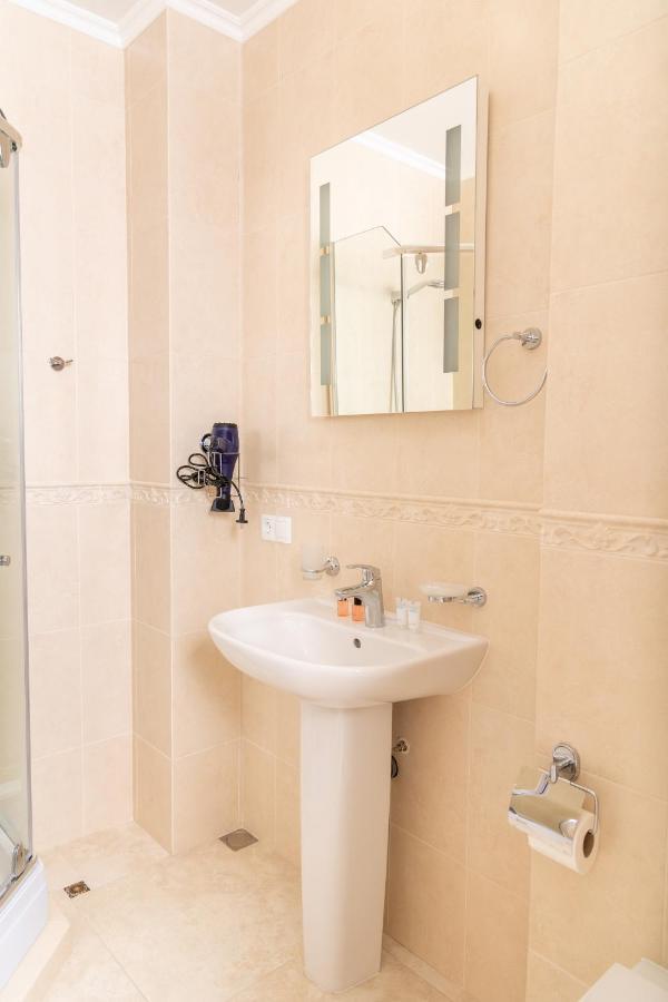 Rose Hotel Vake Тбілісі Екстер'єр фото